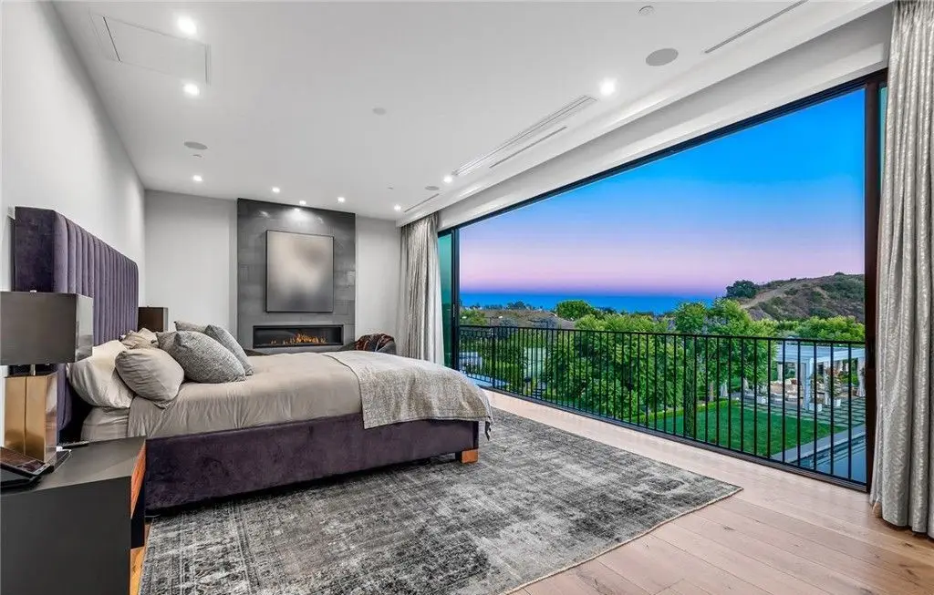 A Lavish Statement of Design Excellence 2100 Stratford Cir Is Californias Most Extraordinary 39.9M Trophy Estate 18