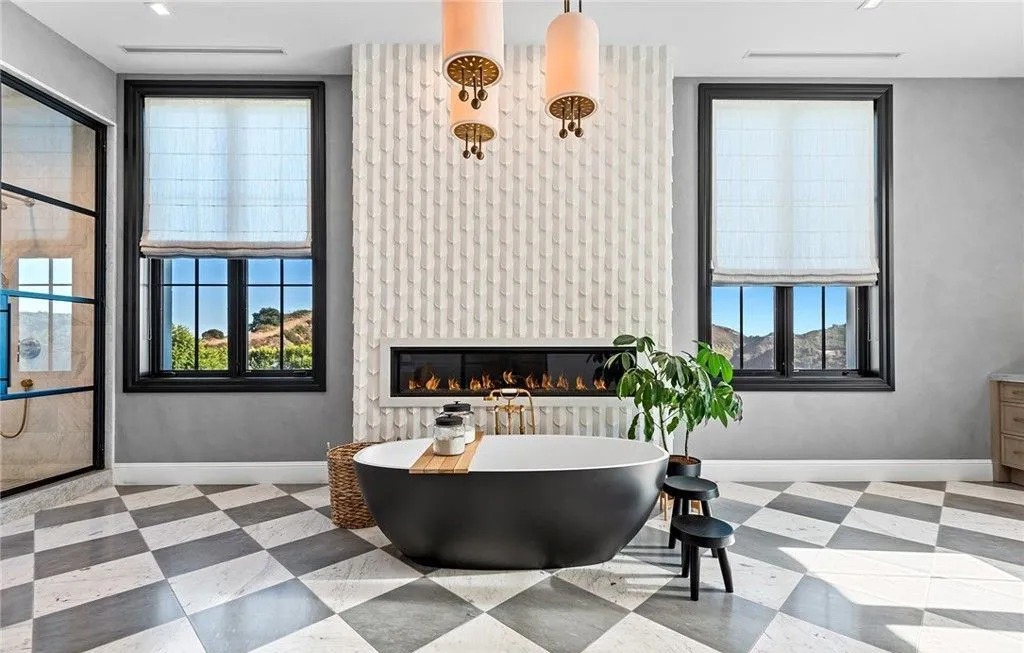 A Lavish Statement of Design Excellence 2100 Stratford Cir Is Californias Most Extraordinary 39.9M Trophy Estate 19