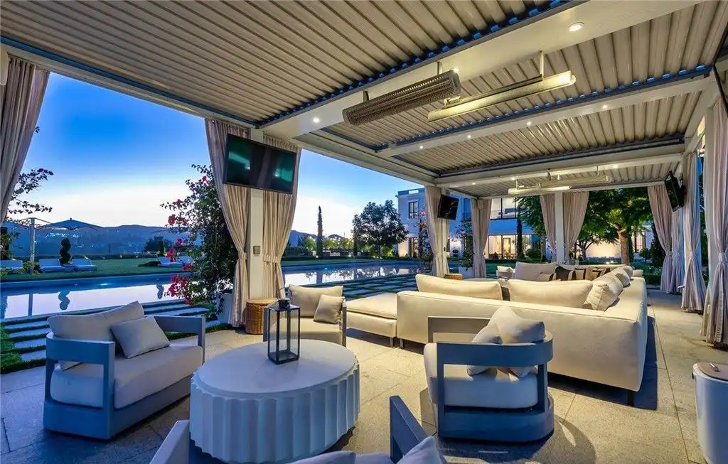 A Lavish Statement of Design Excellence 2100 Stratford Cir Is Californias Most Extraordinary 39.9M Trophy Estate 20