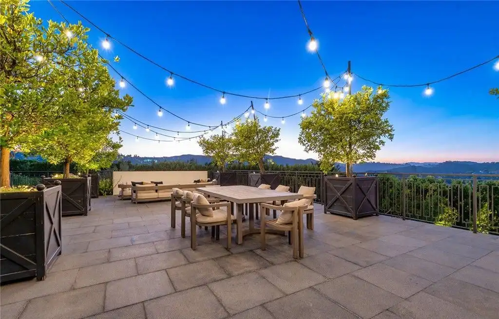 A Lavish Statement of Design Excellence 2100 Stratford Cir Is Californias Most Extraordinary 39.9M Trophy Estate 21