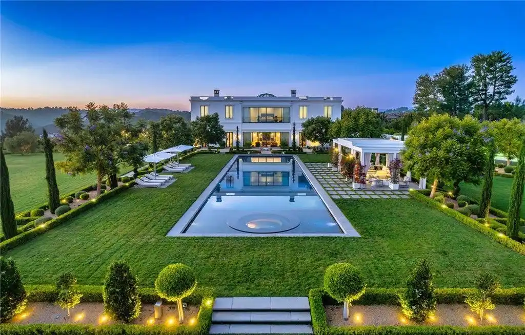 A Lavish Statement of Design Excellence 2100 Stratford Cir Is Californias Most Extraordinary 39.9M Trophy Estate 24