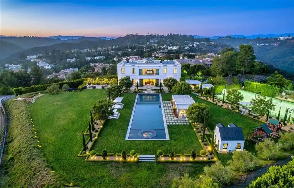 A Lavish Statement of Design Excellence 2100 Stratford Cir Is Californias Most Extraordinary 39.9M Trophy Estate 25
