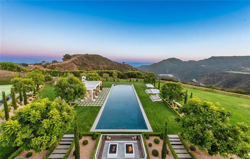 A Lavish Statement of Design Excellence 2100 Stratford Cir Is Californias Most Extraordinary 39.9M Trophy Estate 3