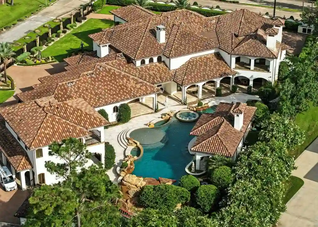 Breathtaking Estate at 701 W Friar Tuck Ln Showcases Premier Outdoor Entertaining in Texas 2
