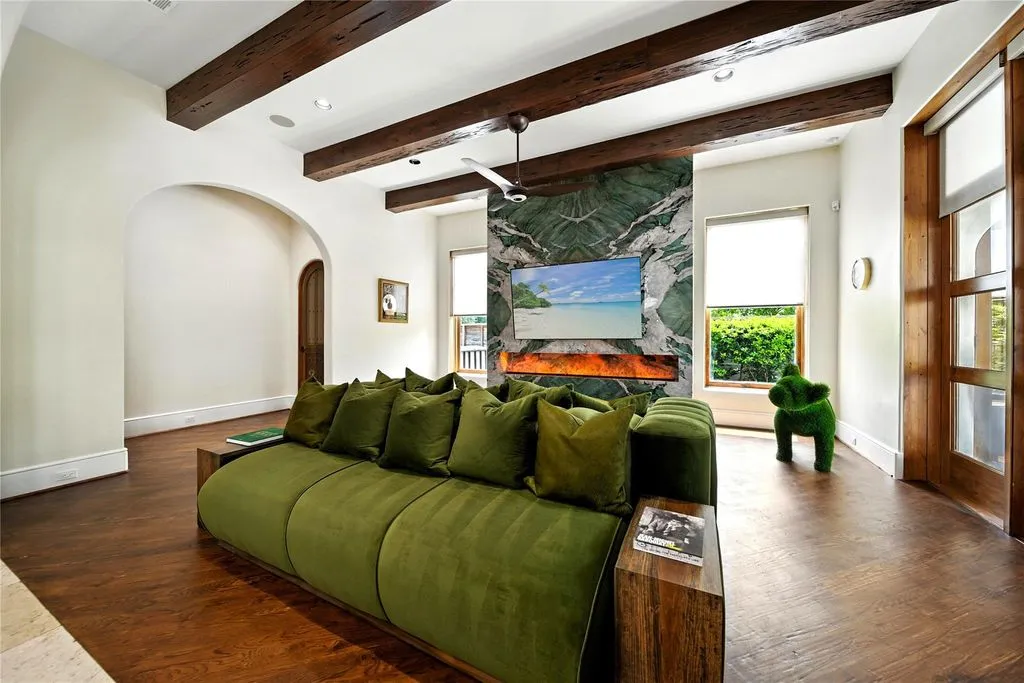 Breathtaking Estate at 701 W Friar Tuck Ln Showcases Premier Outdoor Entertaining in Texas 7