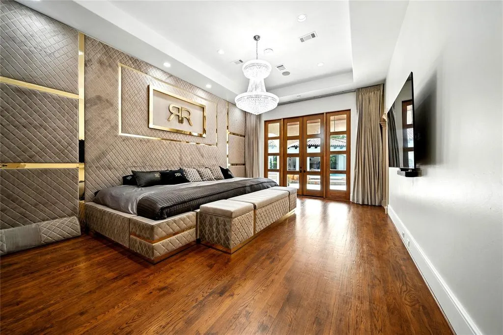 Breathtaking Estate at 701 W Friar Tuck Ln Showcases Premier Outdoor Entertaining in Texas 9