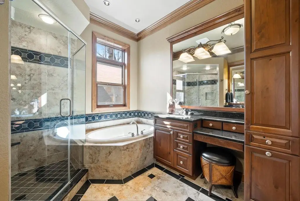 Breathtaking Lakefront Luxury W5539 Oak Park Road Estate on Middle Lake Listed at 4 12
