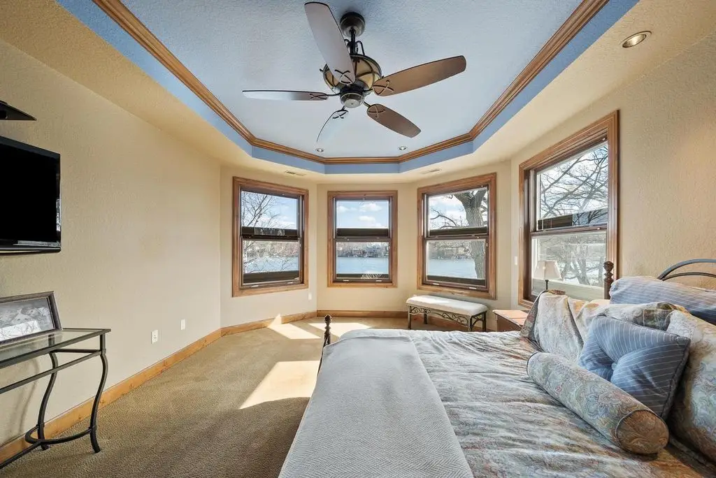 Breathtaking Lakefront Luxury W5539 Oak Park Road Estate on Middle Lake Listed at 4 15
