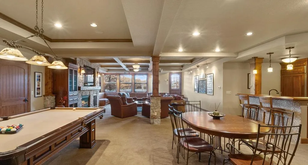 Breathtaking Lakefront Luxury W5539 Oak Park Road Estate on Middle Lake Listed at 4 17