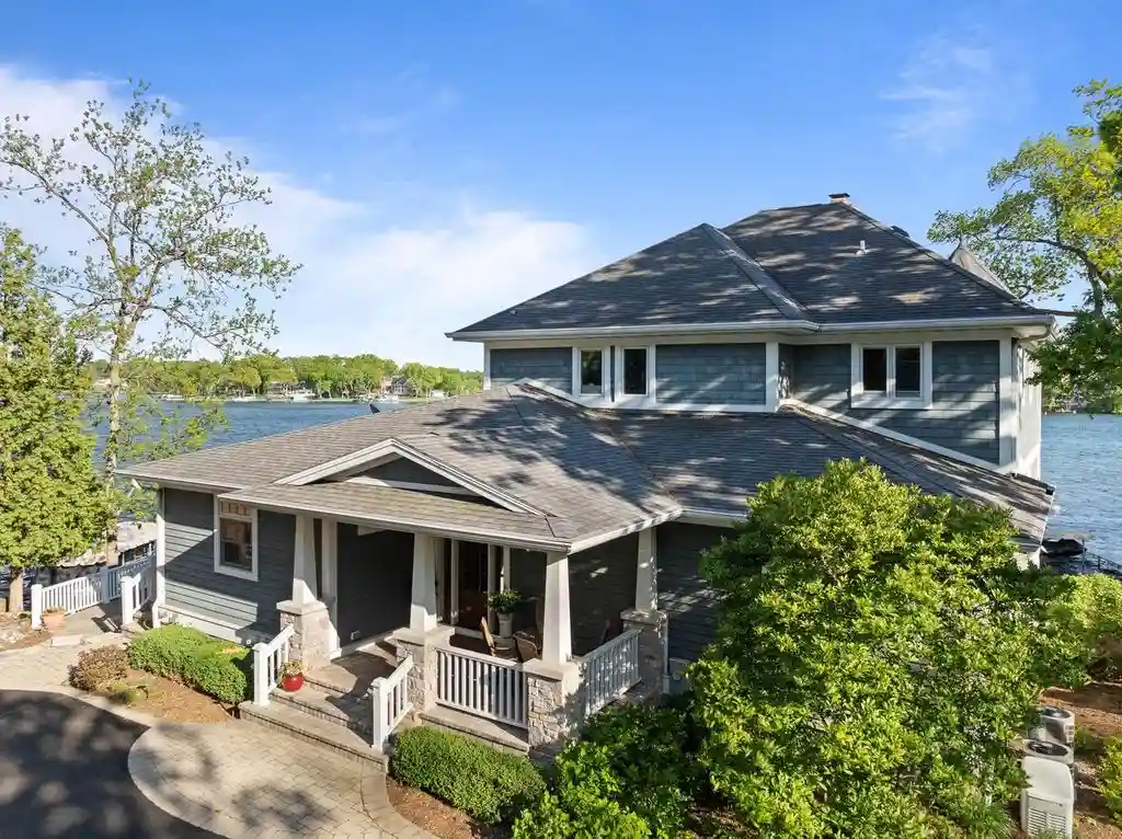 Breathtaking Lakefront Luxury W5539 Oak Park Road Estate on Middle Lake Listed at 4 21