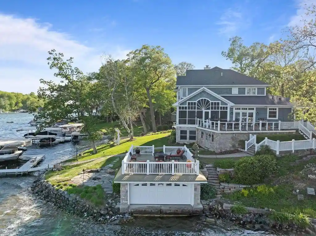 Breathtaking Lakefront Luxury W5539 Oak Park Road Estate on Middle Lake Listed at 4 23