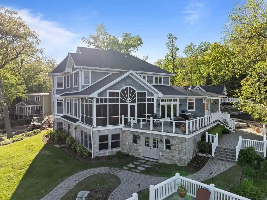Breathtaking Lakefront Luxury W5539 Oak Park Road Estate on Middle Lake Listed at 4 4