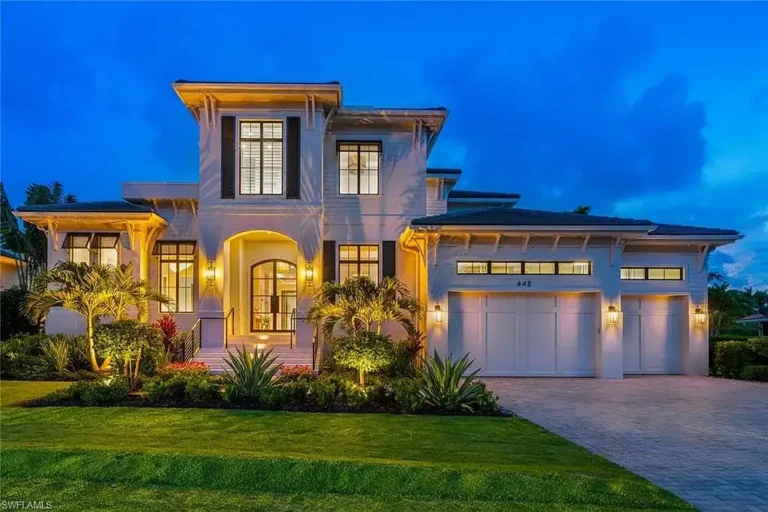 Modern Coastal Luxury in Naples’ Park Shore: $7.6 Million Eco-Conscious Masterpiece