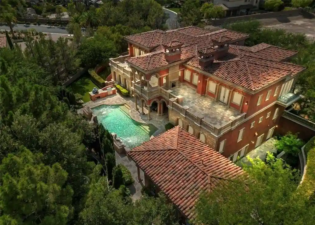 Luxury Italian Villa at 19 Eagles Landing Ln Blends European Elegance with Modern Nevada Living 28