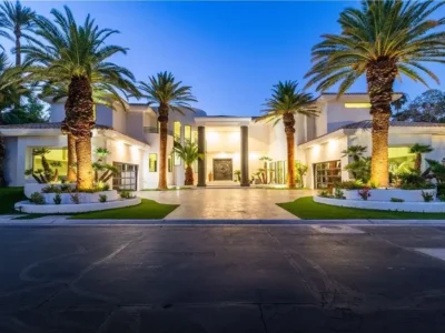 Luxury Redefined 34 Innisbrook Ave Offers a 6.49M Fusion of Comfort and Contemporary Design 1