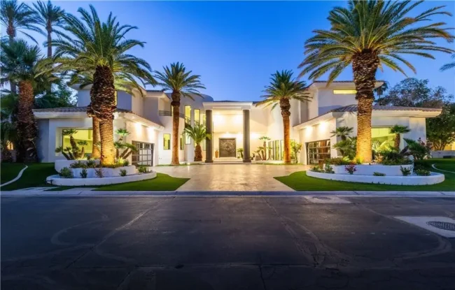 A Vision of Elegance and Comfort: Nevada Modern Estate Listed for $6,499,900