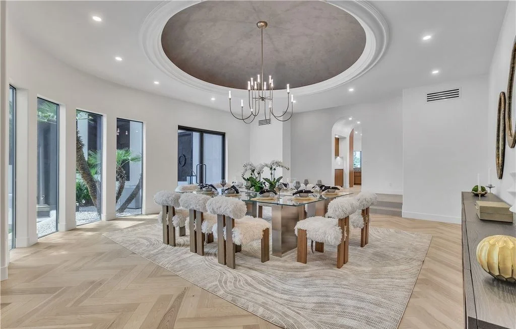 Luxury Redefined 34 Innisbrook Ave Offers a 6.49M Fusion of Comfort and Contemporary Design 11