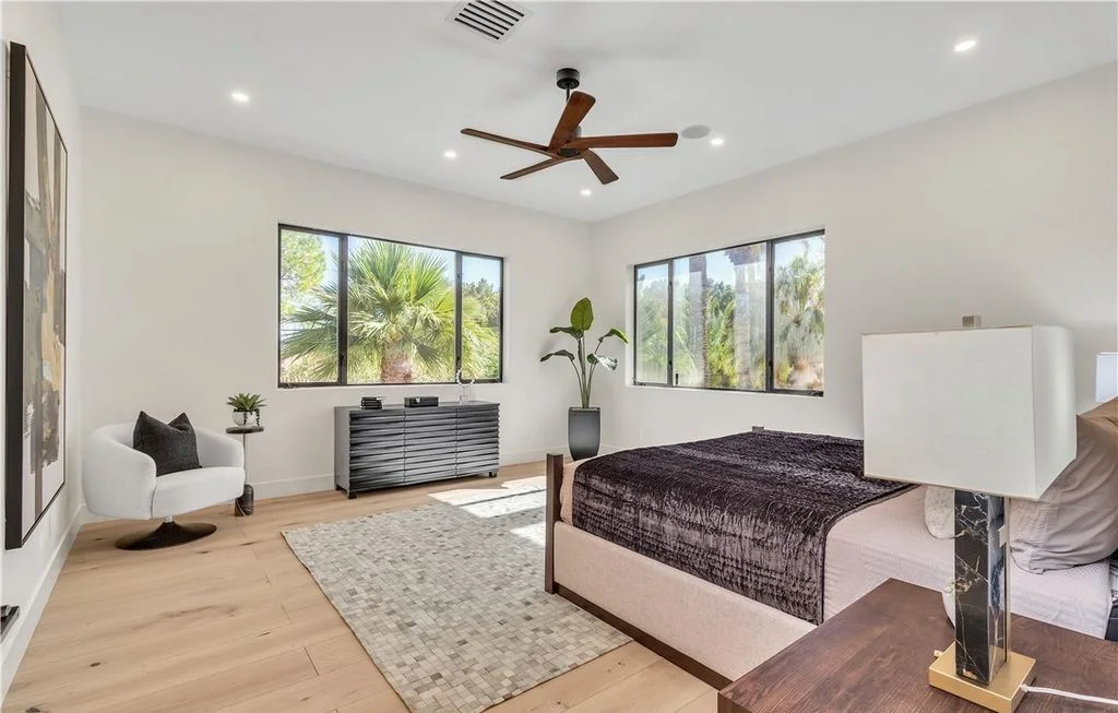 Luxury Redefined 34 Innisbrook Ave Offers a 6.49M Fusion of Comfort and Contemporary Design 12