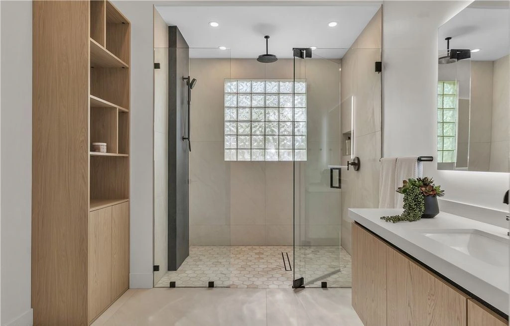 Luxury Redefined 34 Innisbrook Ave Offers a 6.49M Fusion of Comfort and Contemporary Design 13