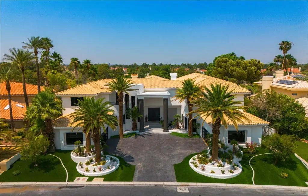 Luxury Redefined 34 Innisbrook Ave Offers a 6.49M Fusion of Comfort and Contemporary Design 23