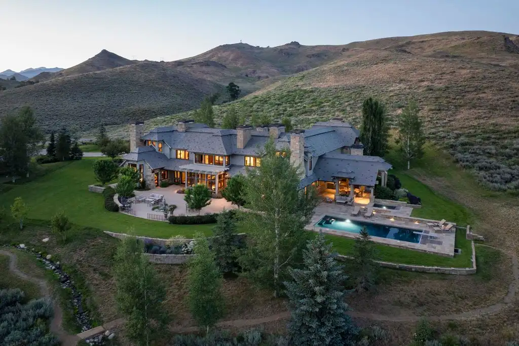 Spectacular 102 Farnlun Pl Residence Offers Elevated Living and Unmatched Grandeur in Idaho Asking 22 1