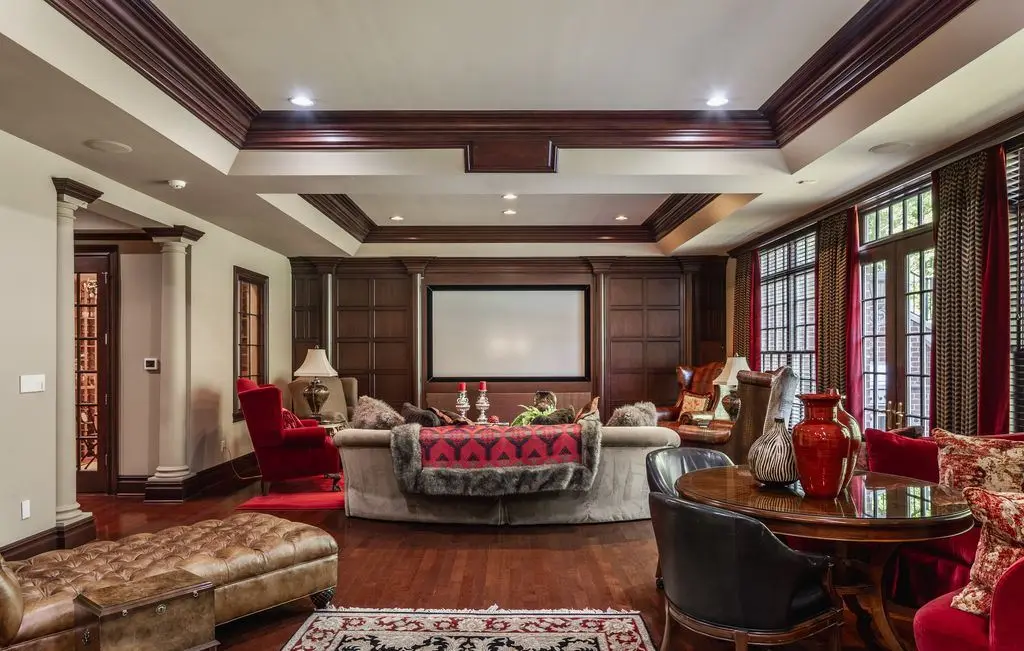 Spectacular 4141 W 116th St Property Combines Privacy with Proximity to Elite Amenities in Indiana Asking 11 15