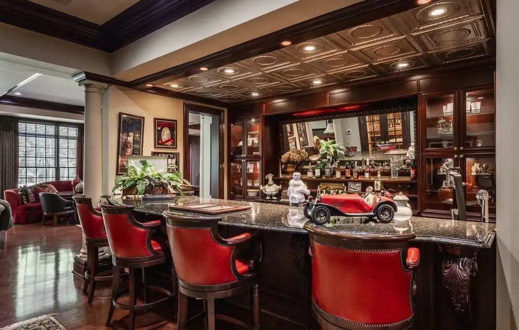 Spectacular 4141 W 116th St Property Combines Privacy with Proximity to Elite Amenities in Indiana Asking 11 17