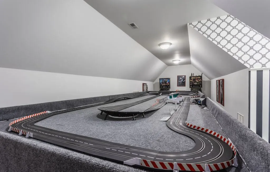 Spectacular 4141 W 116th St Property Combines Privacy with Proximity to Elite Amenities in Indiana Asking 11 19