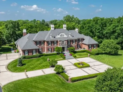 Spectacular 4141 W 116th St Property Combines Privacy with Proximity to Elite Amenities in Indiana Asking 11 2