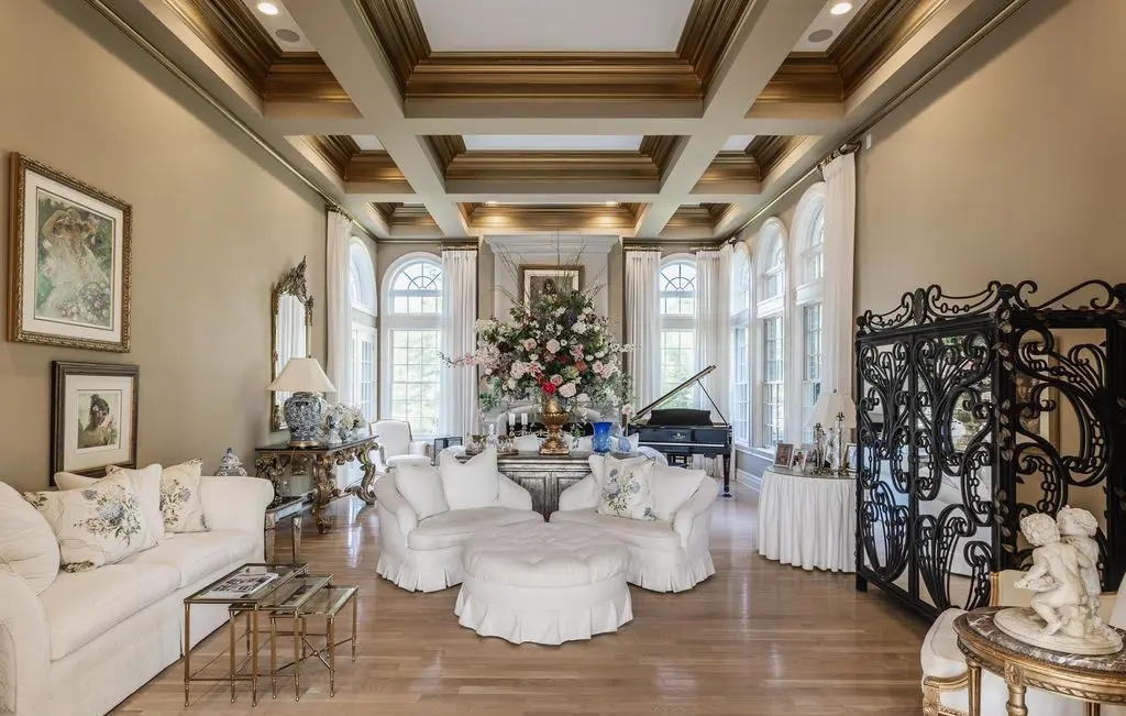Spectacular 4141 W 116th St Property Combines Privacy with Proximity to Elite Amenities in Indiana Asking 11 7