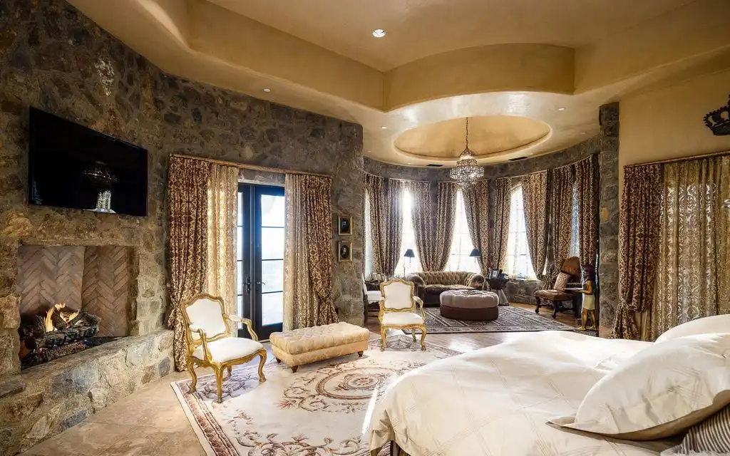 Step Inside the Iconic 10201 E Happy Valley Rd Edward Chavezs 14.5M Italian Inspired Masterpiece 15