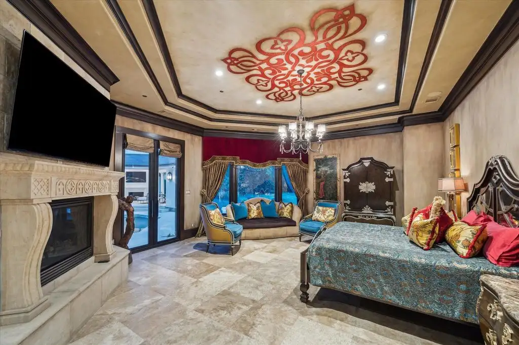 11095 Memorial Dr Extraordinary Texas Estate Showcasing Timeless Architecture Lists for 8.8 Million 12