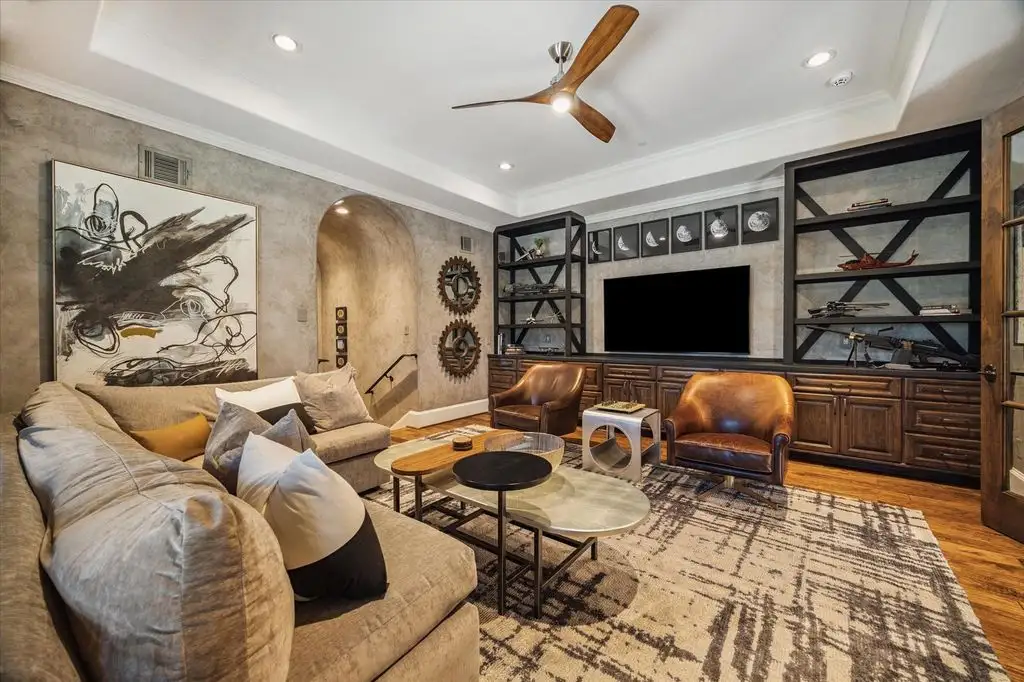 11095 Memorial Dr Extraordinary Texas Estate Showcasing Timeless Architecture Lists for 8.8 Million 16