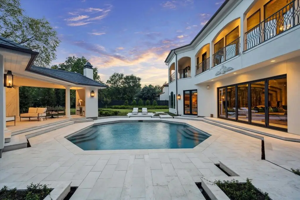 11095 Memorial Dr Extraordinary Texas Estate Showcasing Timeless Architecture Lists for 8.8 Million 23