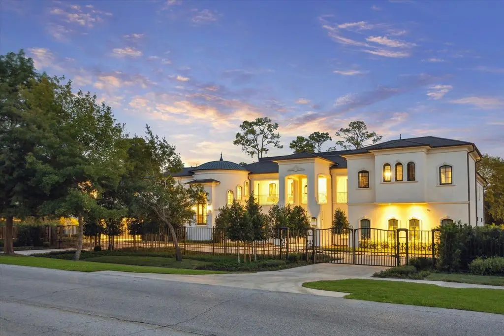 11095 Memorial Dr Extraordinary Texas Estate Showcasing Timeless Architecture Lists for 8.8 Million 29