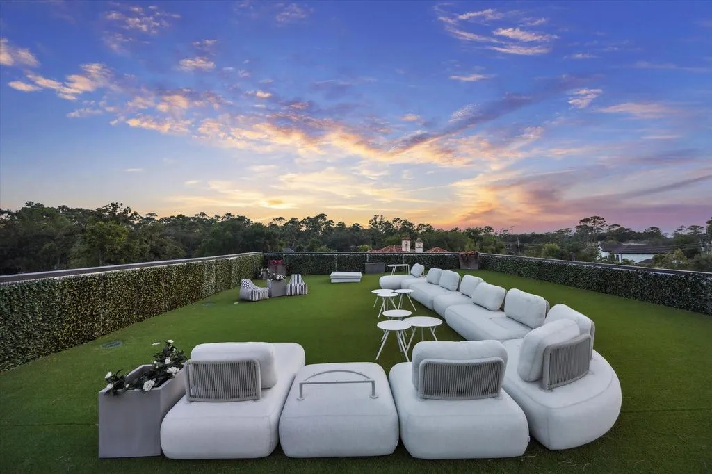 11095 Memorial Dr Extraordinary Texas Estate Showcasing Timeless Architecture Lists for 8.8 Million 4
