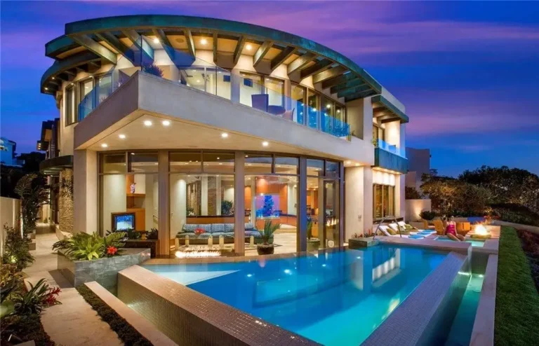 Timeless Architectural Vision Defines $22.55M California Oceanfront Estate