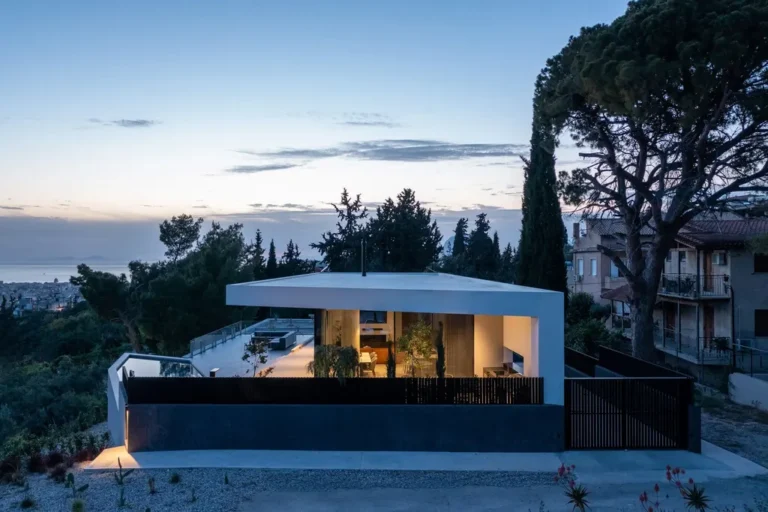 2-Ray House by Facade, A Dialogue Between Geometry, Landscape, and Light