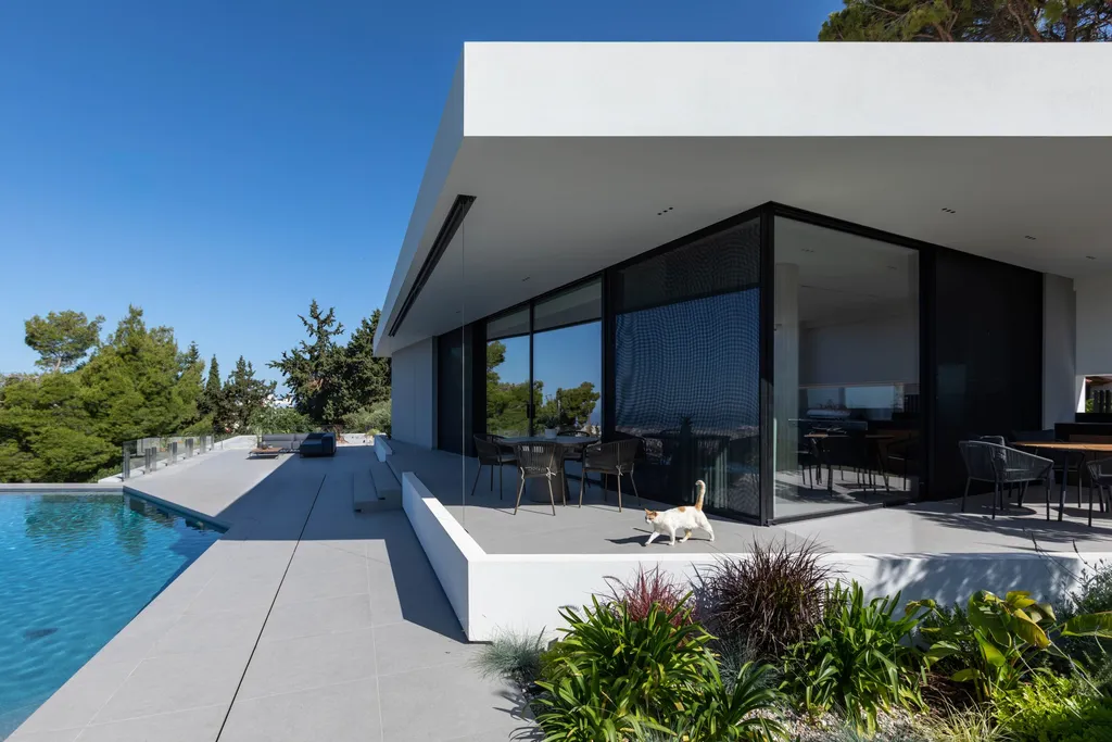 2-Ray House by Facade, A Dialogue Between Geometry, Landscape, and Light