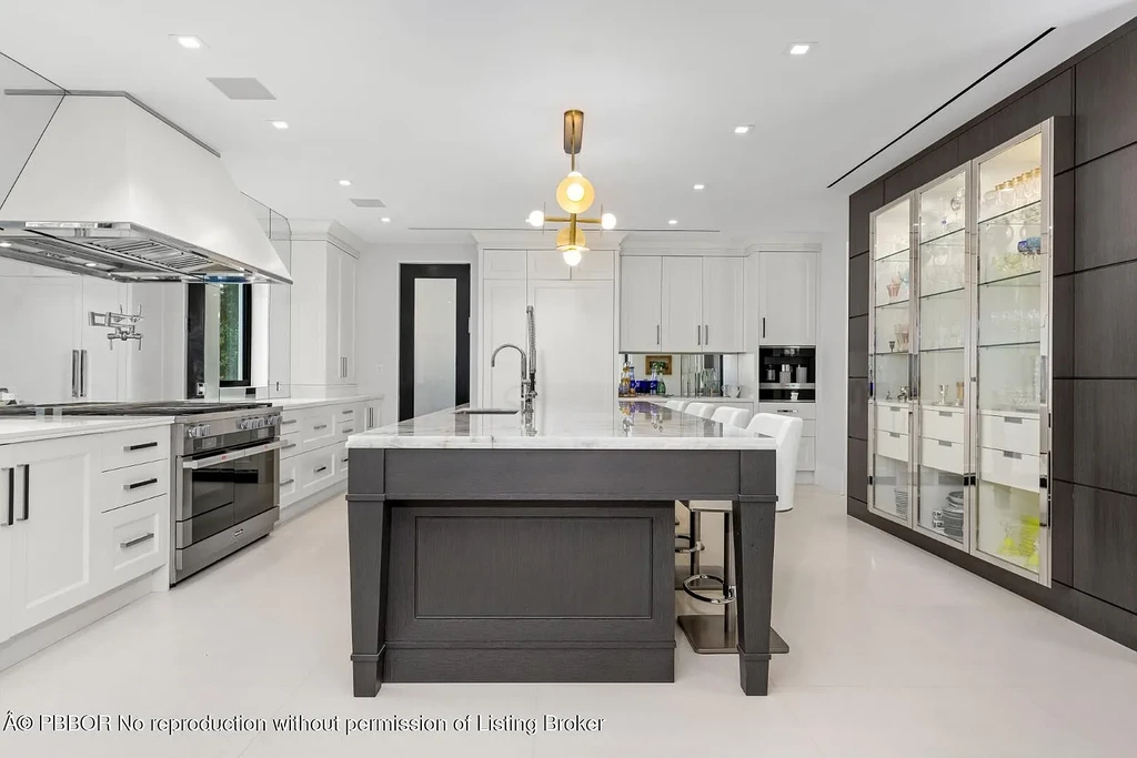 Contemporary $16.9M Palm Beach Retreat Showcasing Resort-Style Luxury and Timeless Elegance
