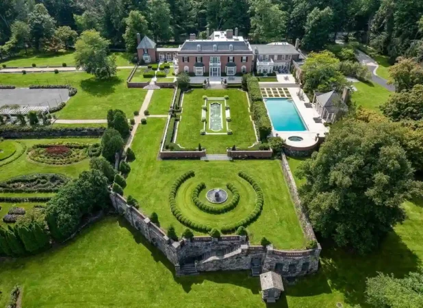 A True Work of Art: Manhattan’s $30 Million Estate Blends Iconic Urban Energy with Expansive Privacy