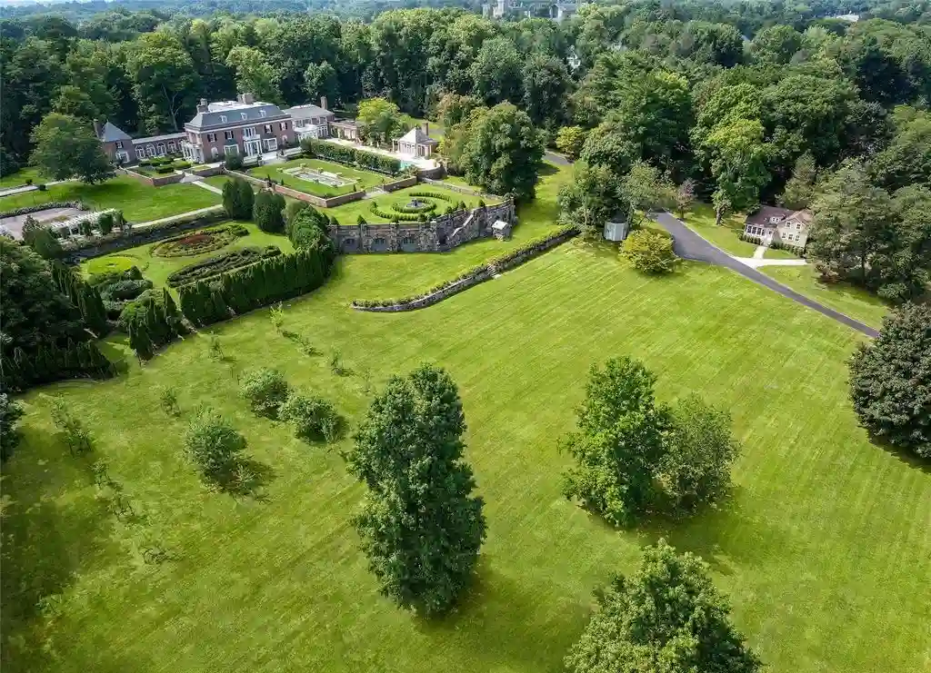 2525 Purchase Street Offers a Rare and Remarkable 30 Million Manhattan Residence 2