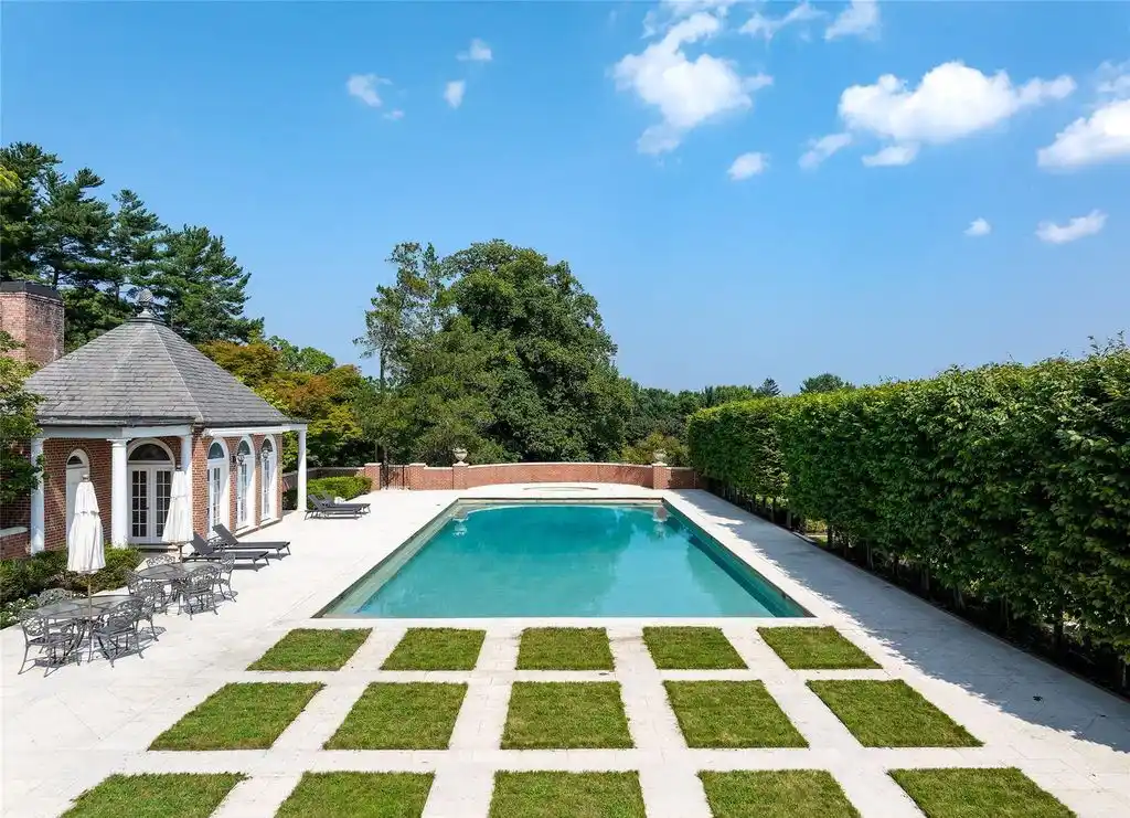 2525 Purchase Street Offers a Rare and Remarkable 30 Million Manhattan Residence 25