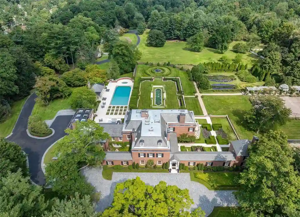 2525 Purchase Street Offers a Rare and Remarkable 30 Million Manhattan Residence 3