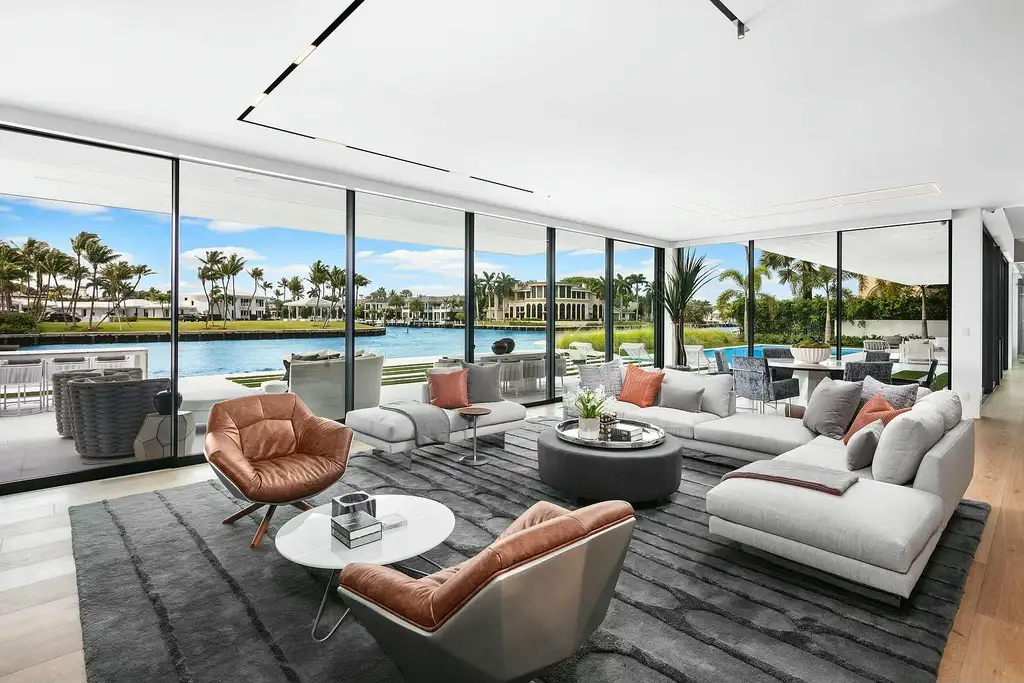 2633 Spanish River Road Boca Raton waterfront mansion with 6 bedrooms, 9 bathrooms, infinity pool, expansive Intracoastal views, and luxury contemporary design