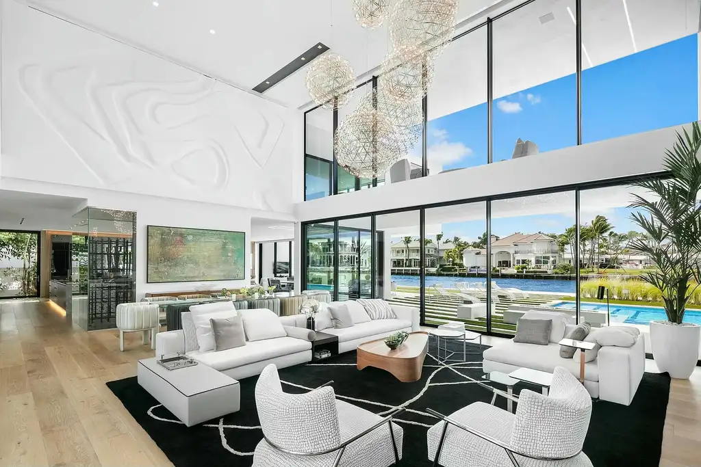 2633 Spanish River Road Boca Raton waterfront mansion with 6 bedrooms, 9 bathrooms, infinity pool, expansive Intracoastal views, and luxury contemporary design