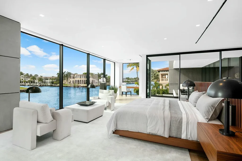 2633 Spanish River Road Boca Raton waterfront mansion with 6 bedrooms, 9 bathrooms, infinity pool, expansive Intracoastal views, and luxury contemporary design