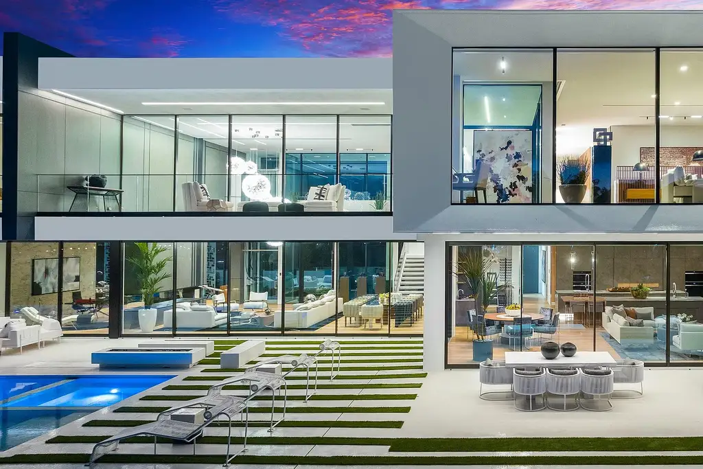 2633 Spanish River Road Boca Raton waterfront mansion with 6 bedrooms, 9 bathrooms, infinity pool, expansive Intracoastal views, and luxury contemporary design