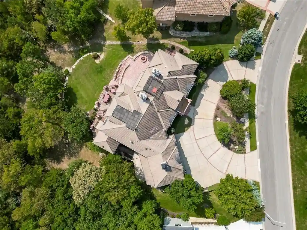 27596 W Highland Cir Majestic Kansas Residence with Serene Shadow Lake Views Listed for 3 23