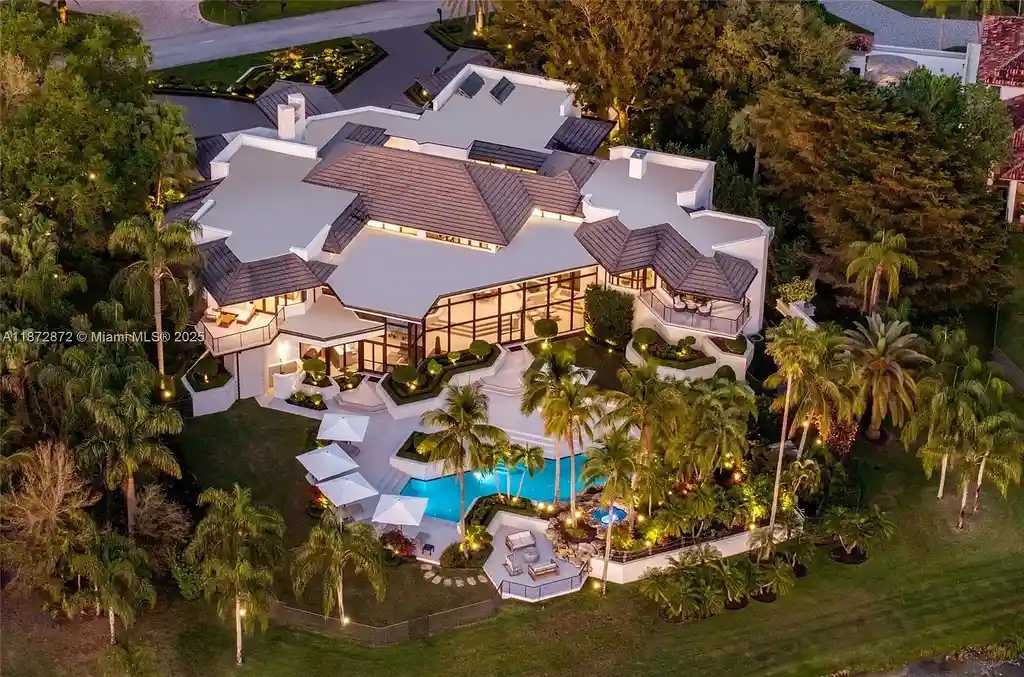 2965 Surrey Ln Weston FL – $11M waterfront luxury home for sale with modern design, spacious interiors, and prime Weston real estate location